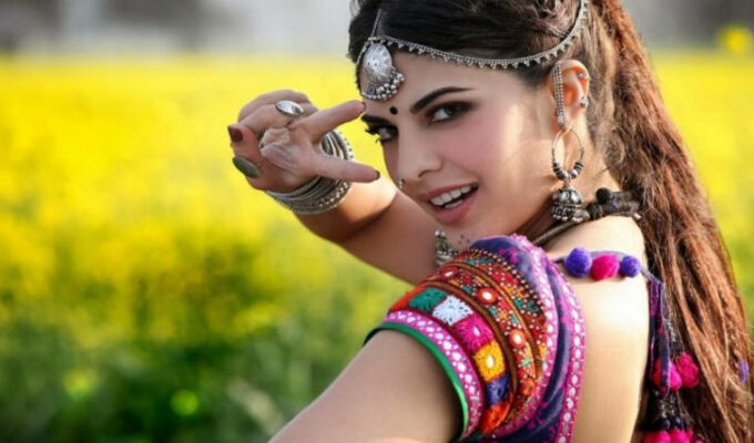 Jacqueline-Fernandez-Bio