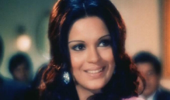 Zeenat-Aman-Biography