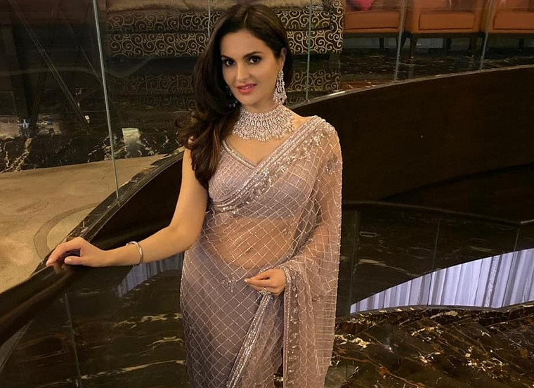 Actress-Monika-Bedi-