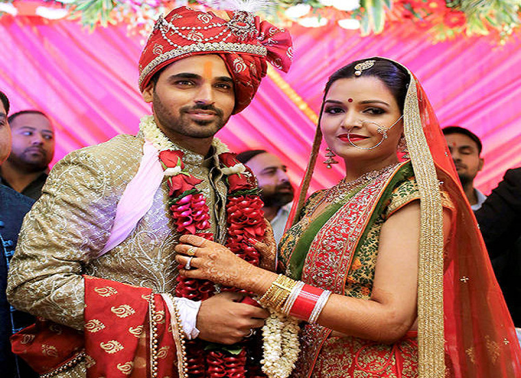 Bhuvneshwar-Kumar-with-Wife-Nupur-Nagar
