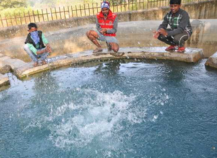 mysterious-hot-water-pond-in-india