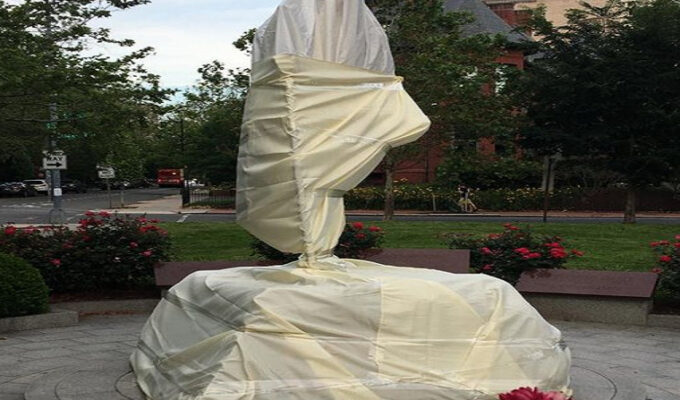 Mahatma-Gandhi-Statue-Desecrated