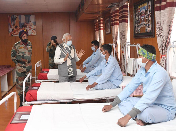 PM-Modi-at-Leh-Army-Hospital