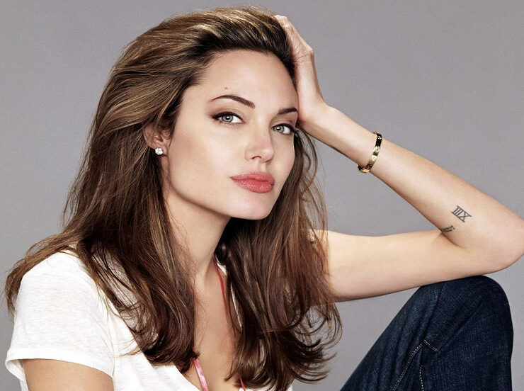 Angelina-Jolie-Biography