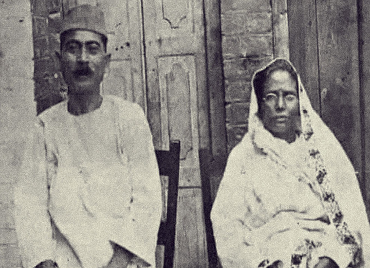 Munshi-Premchand-With-Wife