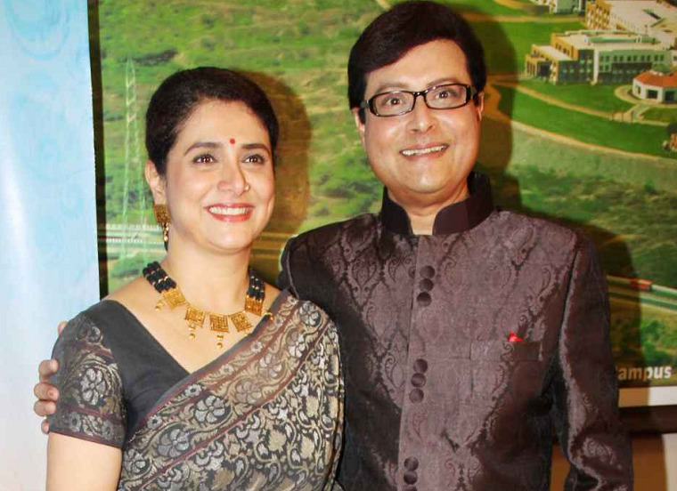 Sachin-Pilgaonkar-With-Wife