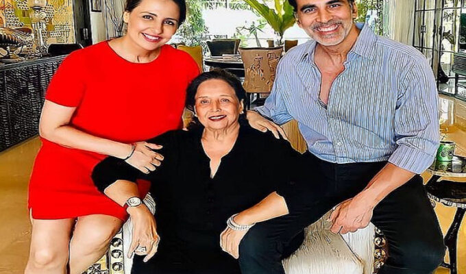 Akshay-Kumar-Mother-Death