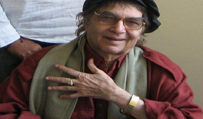 Kailash-Vajpeyi-Biography