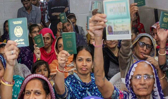 Pakistani-Hindu-Families-Returns